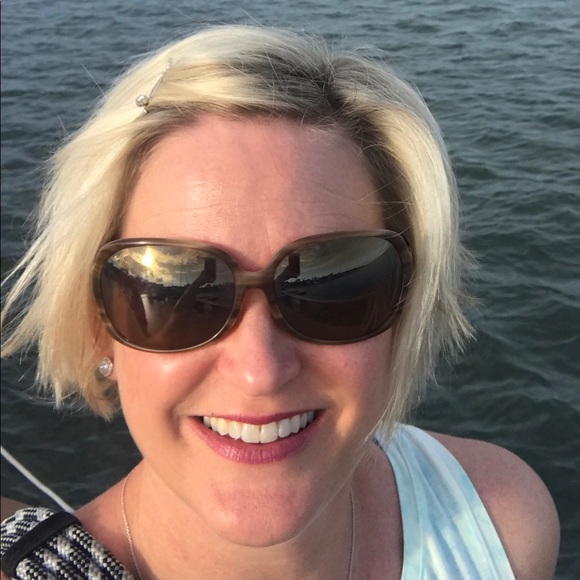 Meet your Posher, Jennifer - Picture 1 of 1